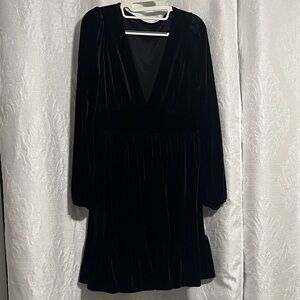 Chic Black Velvet Long Sleeve Dress